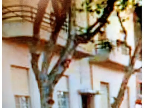 BUEN DEPTO  duplex 5 AMB + PATIO Y TERRAZ, BAJAS EXPEN,