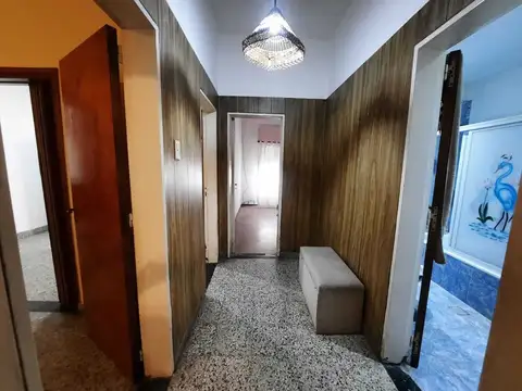 Casa en Alquiler con 2 cocheras