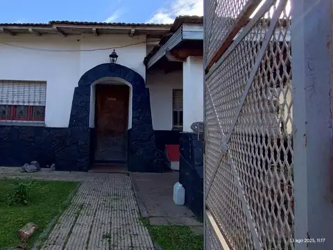 5 AMBIENTES CON HERMOSO TERRENO