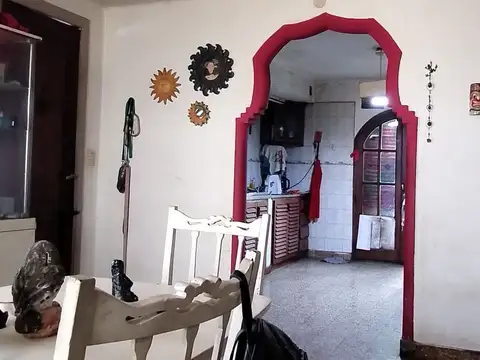 5 AMBIENTES CON HERMOSO TERRENO