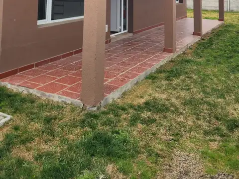 CASA DOS AMBIENTES CON JARDIN A ESTRENAR - GARDEY 