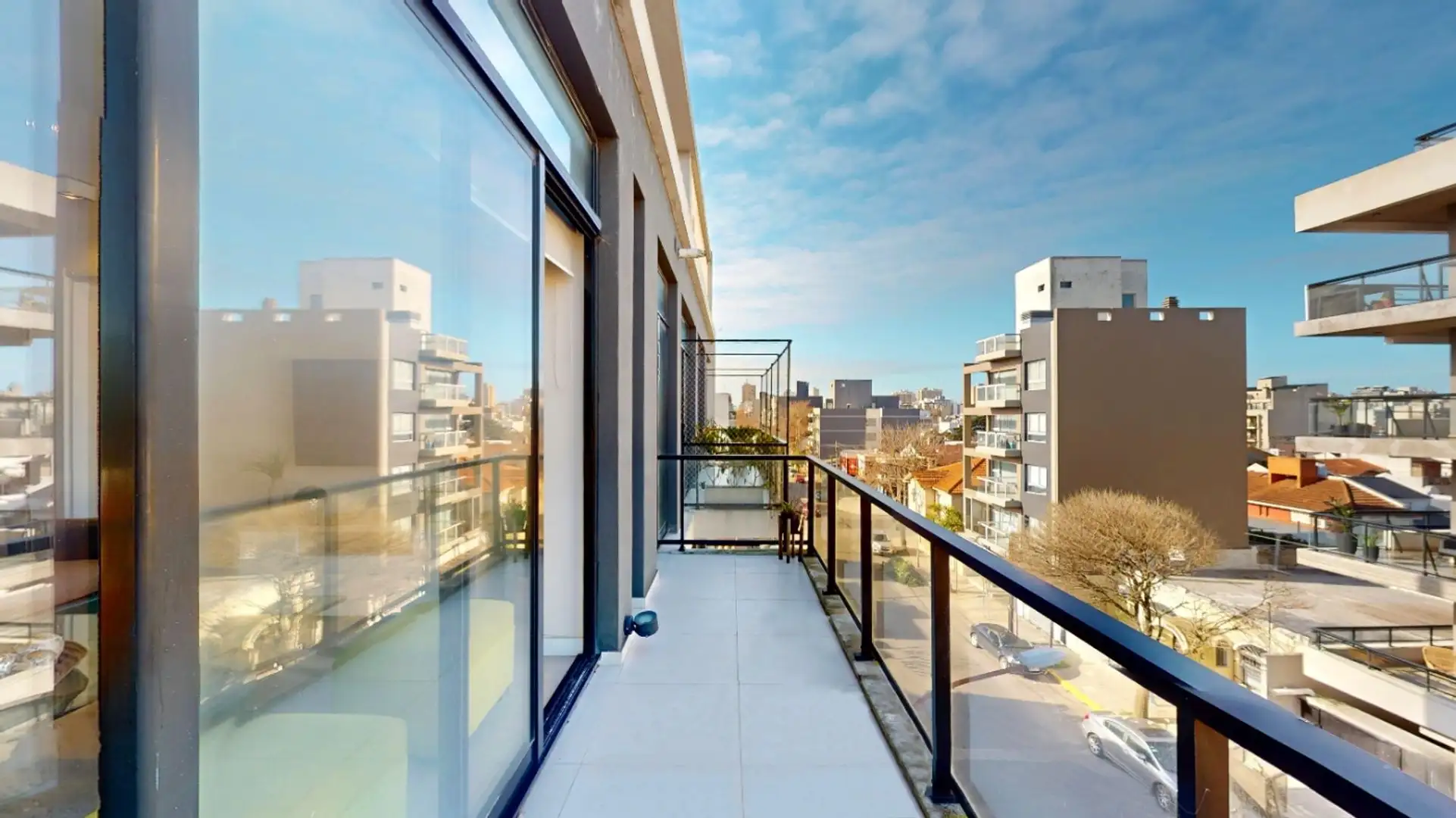 VENTA SEMIPISO 5 AMB FRENTE CON TERRAZA Y COCHERA