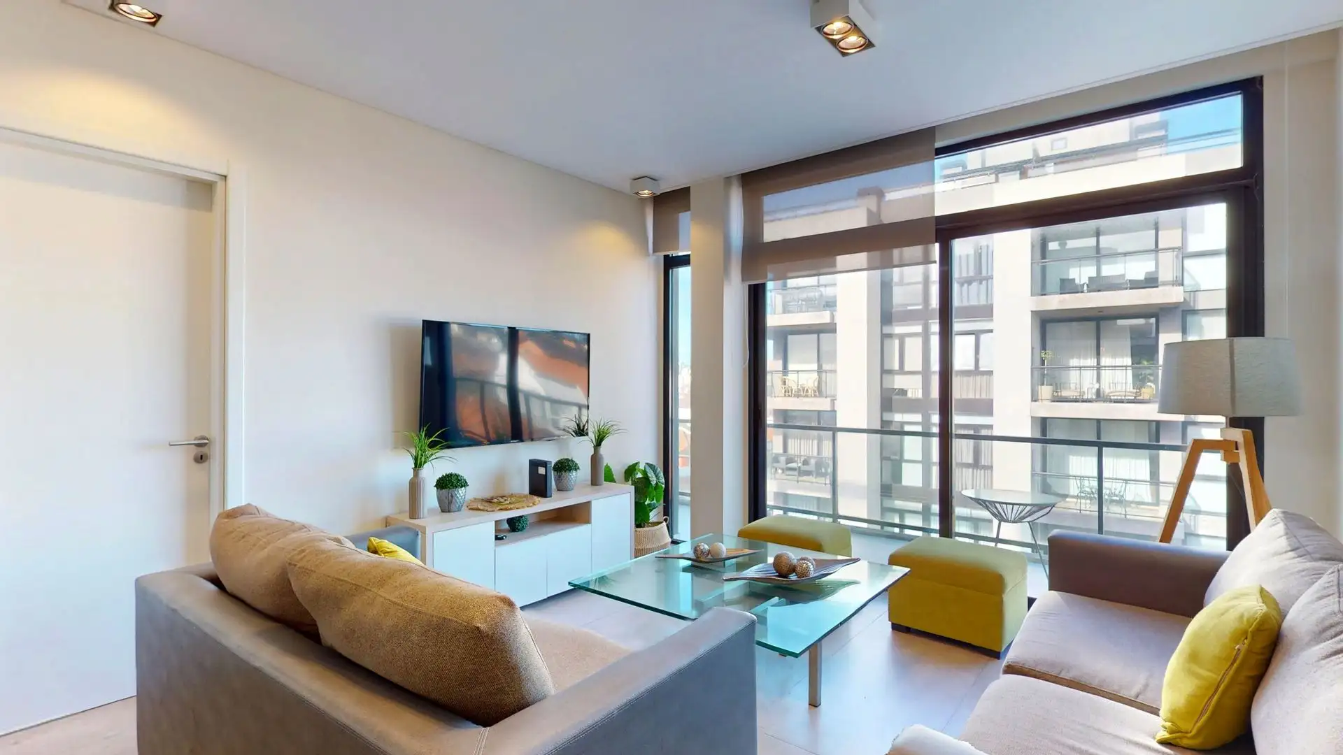 VENTA SEMIPISO 5 AMB FRENTE CON TERRAZA Y COCHERA