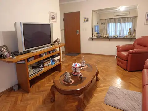 VENTA DEPARTAMENTO 3 AMB CON BALCON EN FLORES