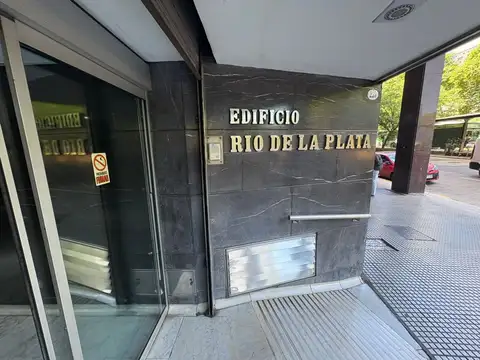 ALQUILEROFICINAS 200m2 REFACCIONADAS + 2 COCHERAS 