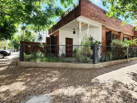 VENTA CASA 3 AMB COCHERA PARRILA TERRAZA PERMUTA