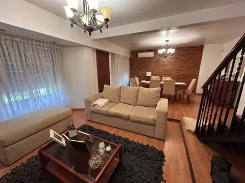 VENTA CASA DE 6 AMBIENTES - APTA CREDITO - JOSE C PAZ (CENTRO)