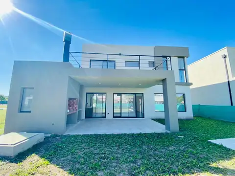 Casa 5 ambientes con 2 baños