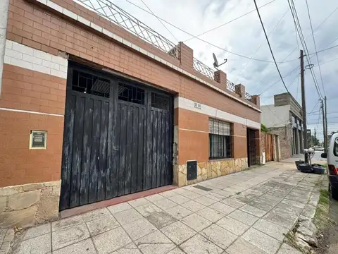 SANTIAGO PLAUL 1082. Entre Honduras y Av Remedios De Escalada De San