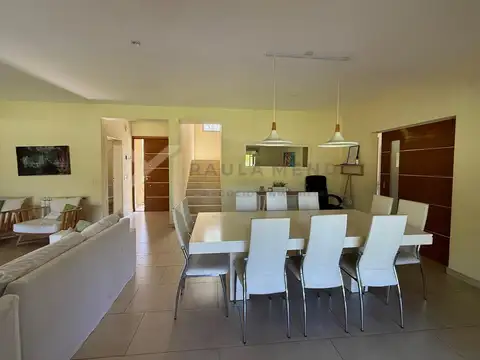 Casa 5 ambientes con 3 baños