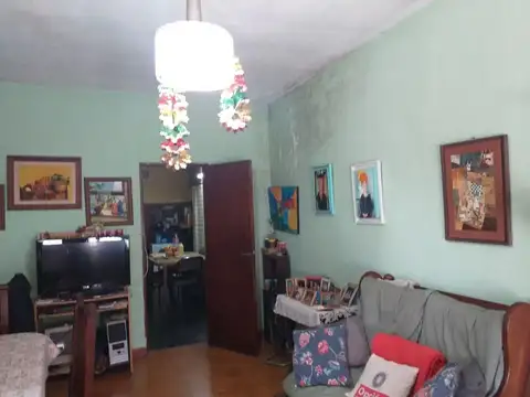 Casa 4 ambientes con 2 baños
