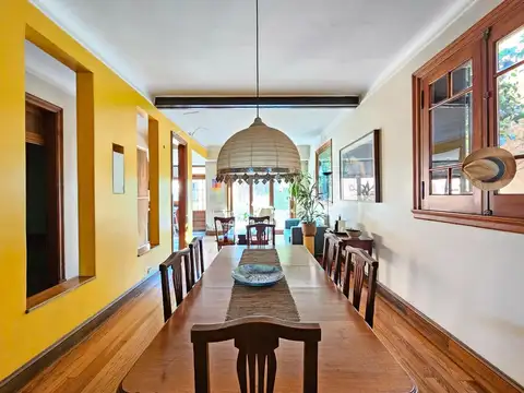 Casa en Venta con 2 cocheras