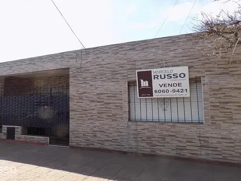 CASA 3 AMBIENTES + 2 DEPTOS. EN BLOCK