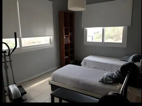 Casa 5 ambientes con 2 baños