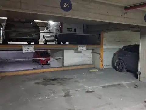 Venta de Cochera en Monserrat