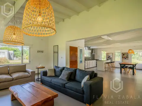 Casa en Venta con 2 cocheras