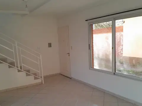Alquiler Dúplex 3 Dorm. - Patio y Cochera | Catriel al 200