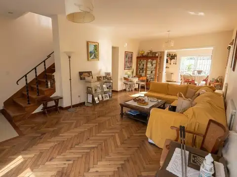 Casa en Venta con 2 cocheras