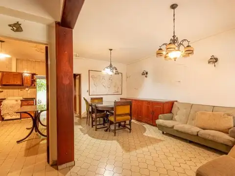 VENTA | CASA 4 AMB | 200 M² | RAMOS MEJÍA | A REFACCIONAR | LOTE PROPIO | 2 PLANTAS |PATIO + TE...