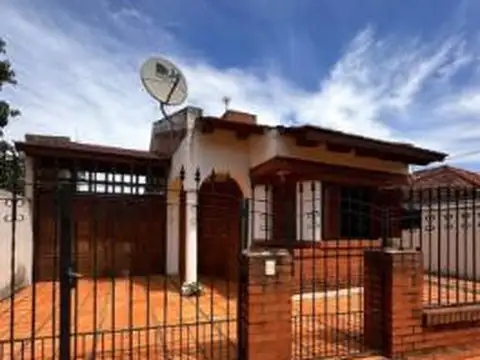 Casa en venta - 3 Dormitorios 1 Baño - Garupa