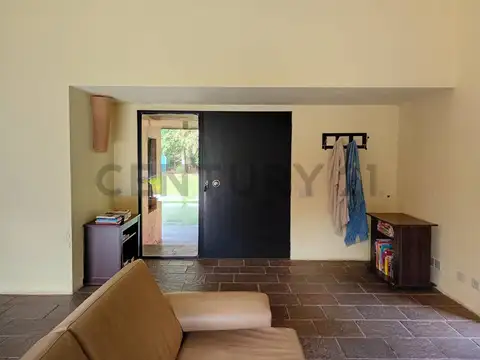 Casa en Venta con 3 cocheras