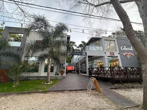 GALERIA CON 6 LOCALES Y 3 DPTOS. CORAZON DE MAR AZUL!