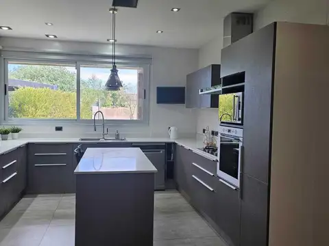 Casa en Venta - Barrio Palmares Valley