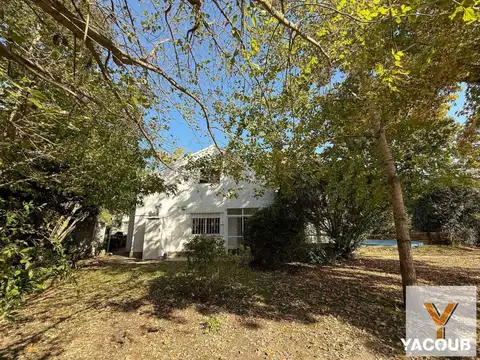 Casa en venta - 3 Dormitorios 2 Baños - Manuel B. Gonnet