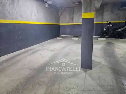 Cochera con excelente ubicación, en Ituzaingo Norte