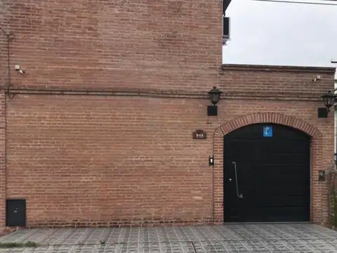 Casas en Lanùs. Excelente construcción.