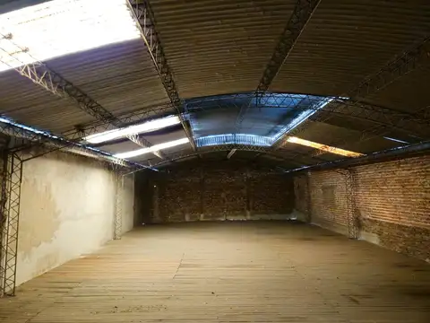 Casa 9 ambientes con 4 baños