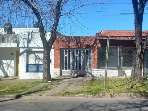 Casa 2 ambientes con 1 baño