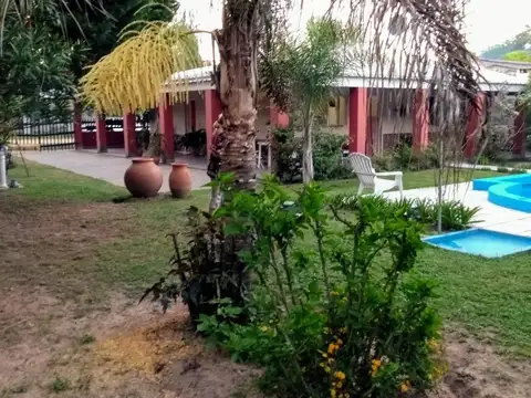 PROPIEDAD EN VENTA (CAYASTA SANTA FE) CON PILETA DE 9 x 5 mts. (Las Fotos son cuando la estaba nueva