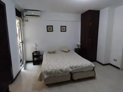 Vendo en Retiro. Amplio Departamento de 1 Ambiente con Balcón