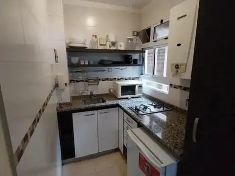 Vendo en Retiro. Amplio Departamento de 1 Ambiente con Balcón