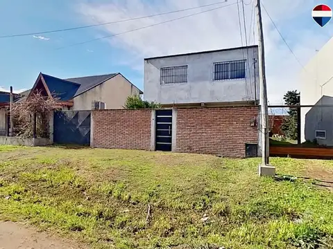 CASA 3 AMB. EN FCIO VARELA IDEAL PARA PERSONALIZAR