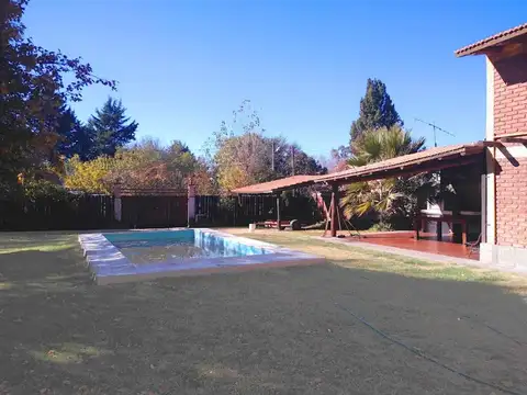 Alquilo casa en Las Compuertas