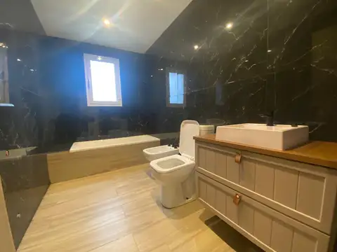 Casa de 4 habitaciones a Estrenar en San Ramon, Pilar del Este