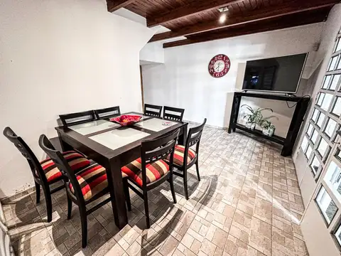 VENTA CASA CON MONOAMBIENTE DE PRIMERA CALIDAD