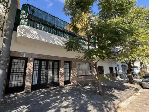 PH tipo casa de 171 m², patio, terraza y parrilla, zona Parque chacabuco.