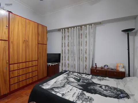 Venta PH 3 ambientes con patio y terraza,zona Parque Chacabuco.