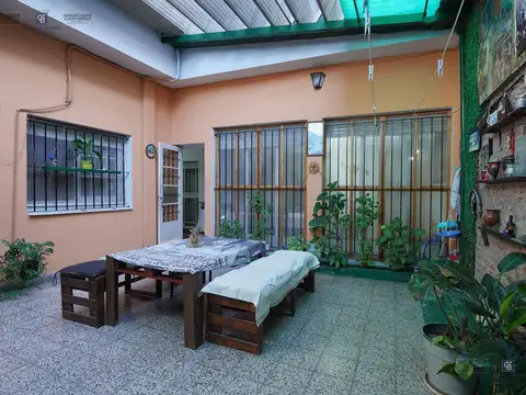 Venta PH 3 ambientes con patio y terraza,zona Parque Chacabuco.