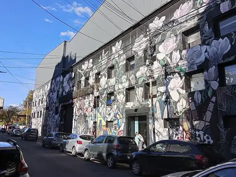 Depósito textil 6.000 m2 en Caballito 3 plantas Esquina 5 accesos 3 montacagas Oficinas y servicios