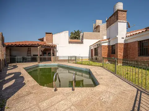 CASA EN BARRIO PARQUE CHACABUCO APTA CRÉDITO