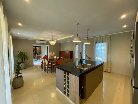 Casa 6 ambientes con 2 baños