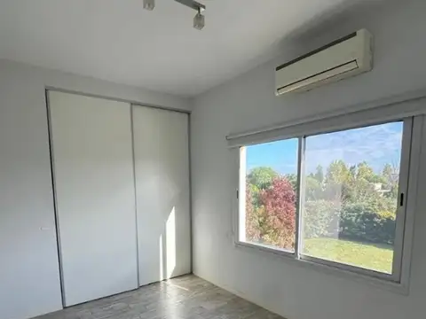 Casa en Venta con 4 cocheras