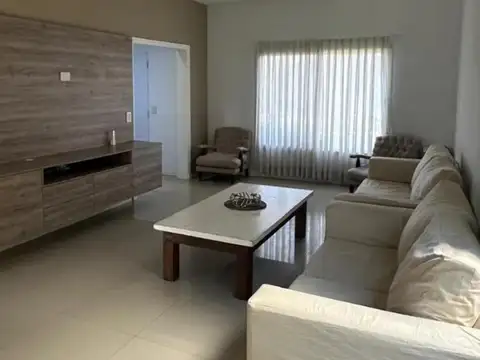 Casa en Venta con 4 cocheras