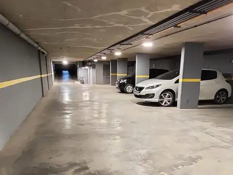 COCHERA - ZONA CENTRO - DISPONIBILIDAD INMEDIATA - FACIL ACCESO – AUTO CHICO