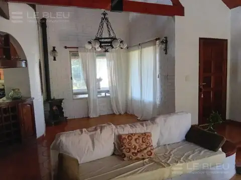 Casa 5 ambientes con 2 baños