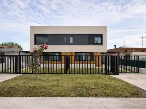 venta Barra Carrasco casa 4 dorm. 3 baños cochera